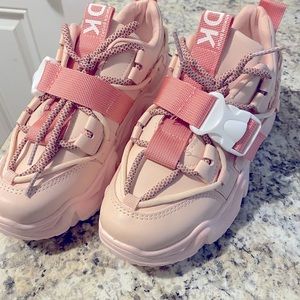 New light-pink buckle lace-up chunky sneakers
